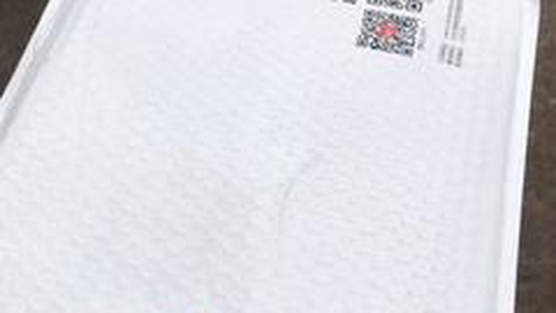 李现新剧西装配金丝眼镜造型曝光，斯文禁欲感拉满
